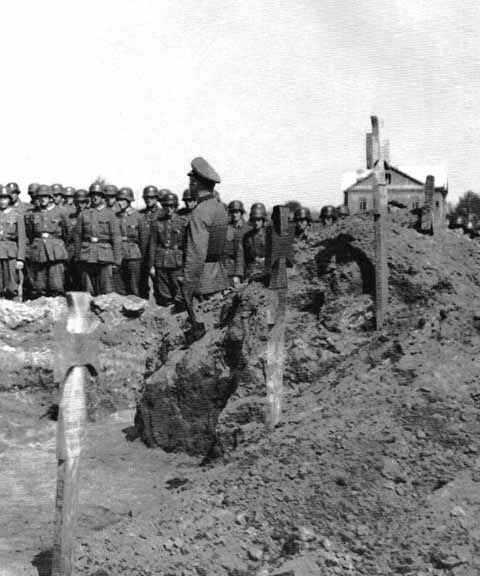 Немецкая похоронная команда в степях Придонья. Лето 1942 г.