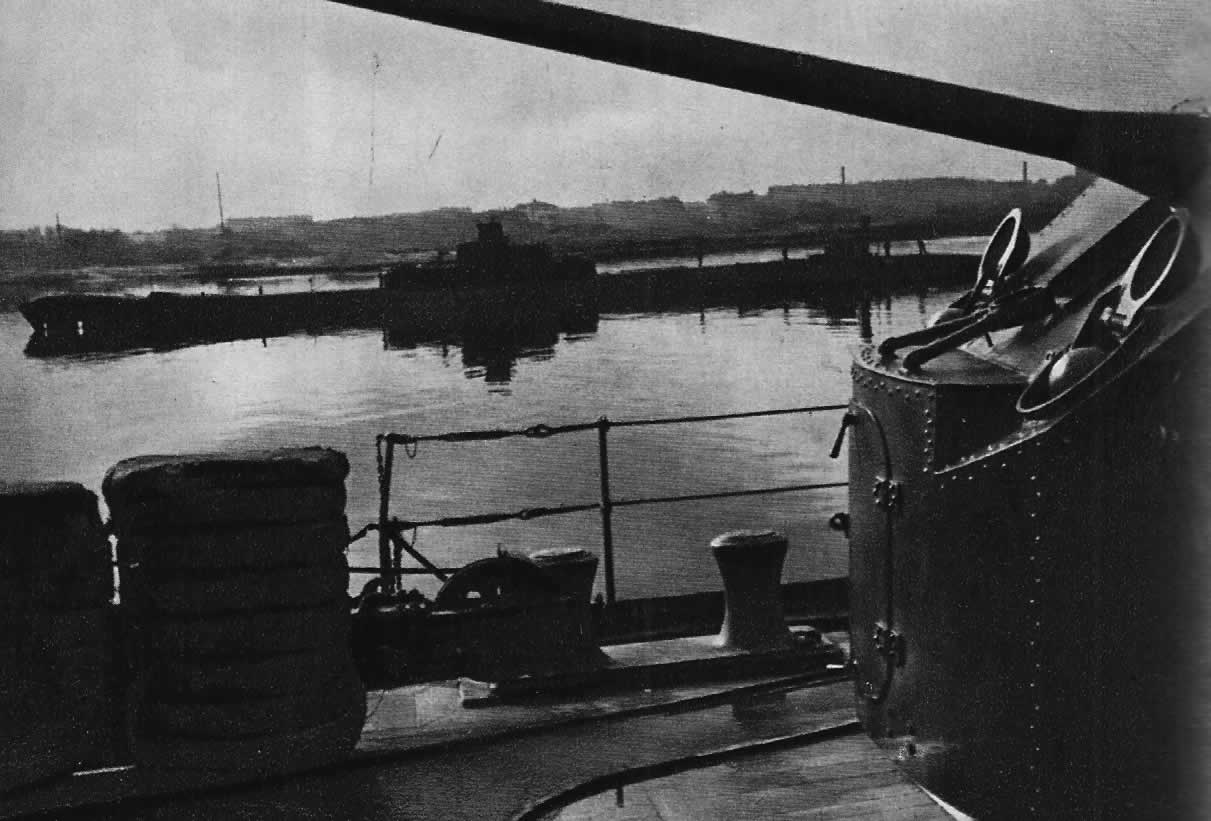 Корабли Балтийского флота на Неве. 1942 г.