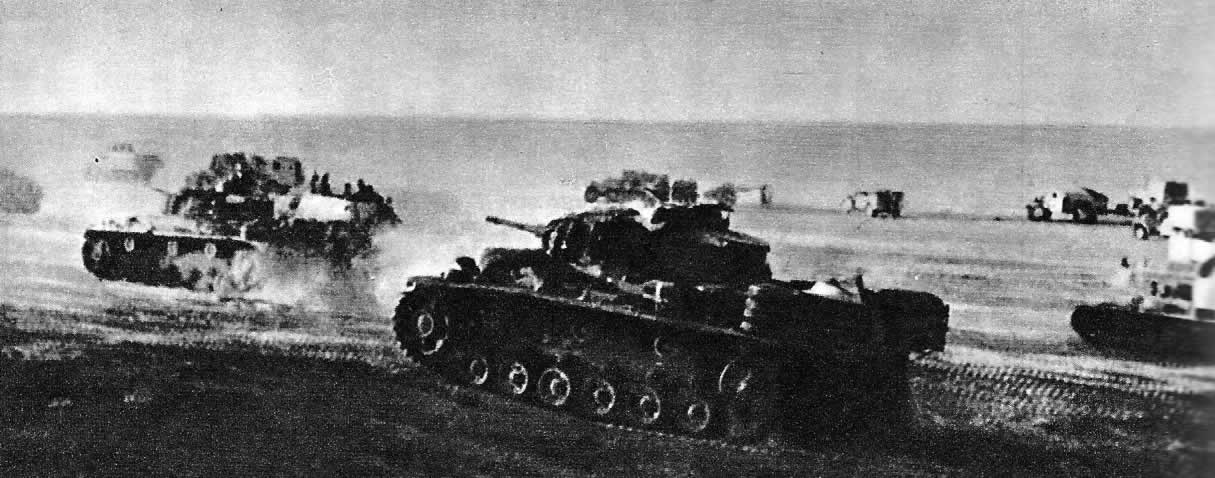 Немецкие танки на марше в районе Эль-Аламейна. Сентябрь 1942