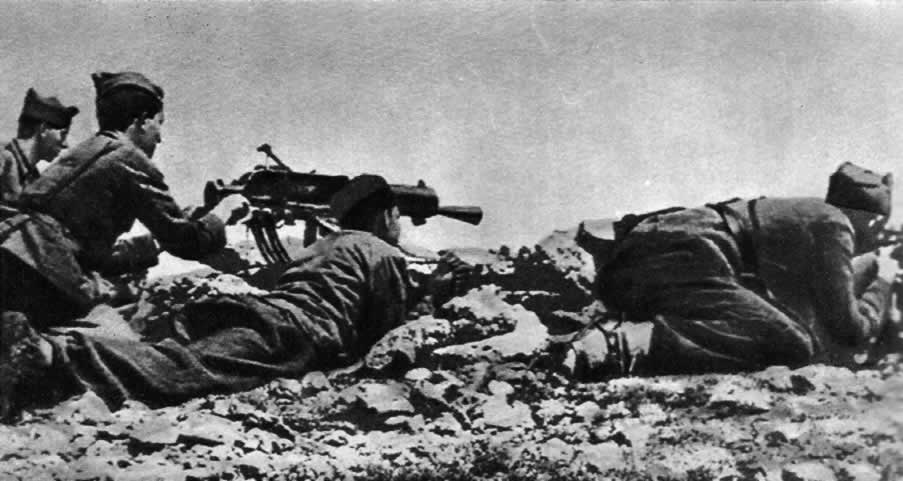Югославские партизаны ведут бой с оккупантами. Июнь 1942г.