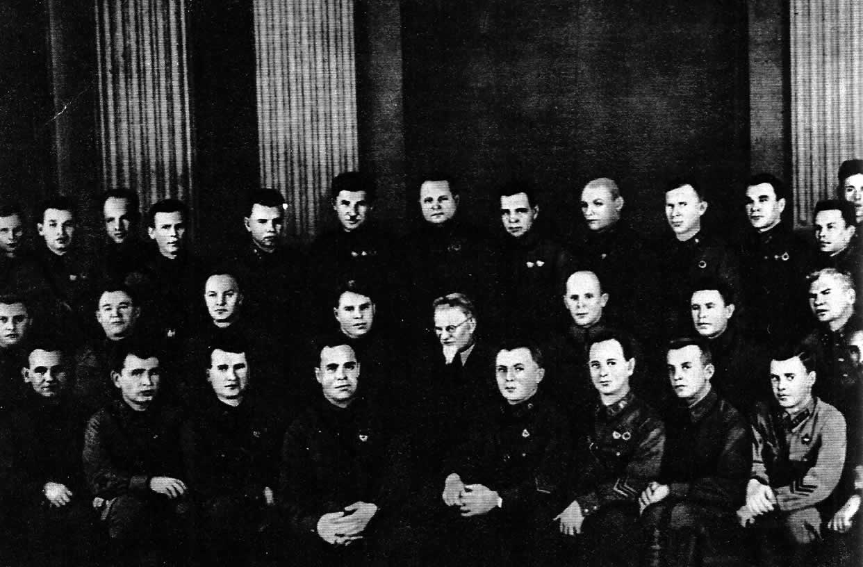 Командиры и политработники Генерального штаба, которым М.И. Калинин вручил правительственные награды в Кремле 26 мая 1942 года