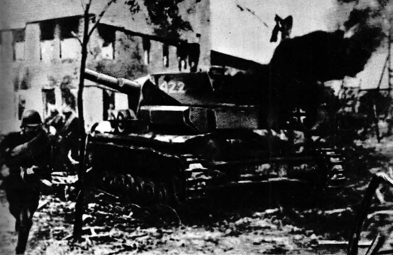 Подбитый вражеский танк. Юго-Западный фронт, май 1942г.