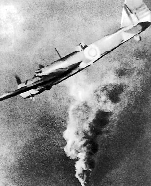 Английский самолет над Ла-Маншем. Июль 1940г