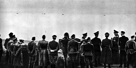 Гитлеровские офицеры и генералы на берегу Ла-Манша. Октябрь 1940 г.