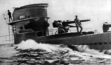 Итальянская подводная лодка. Прямое попадание в боевую рубку