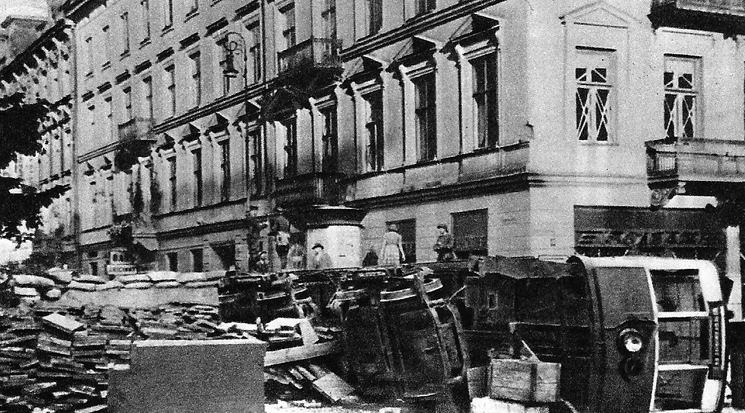 Баррикады на улице Варшавы. Сентябрь 1939г.