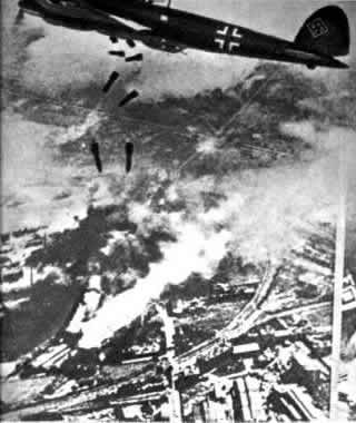 Самолеты люфтваффе бомбят Bapuiej Сентябрь 1939 г.