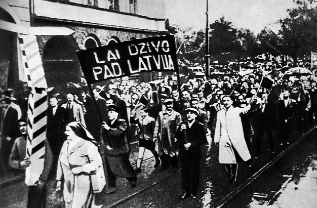 Праздник в Риге по случаю принятия Латвийской республики - в состав СССР. 6 августа 1940 г.