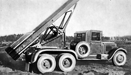 Самоходная многозарядная ракетная установка на автомашине «ЗИС-6» — «катюша». Опытный образец. 1940 г.