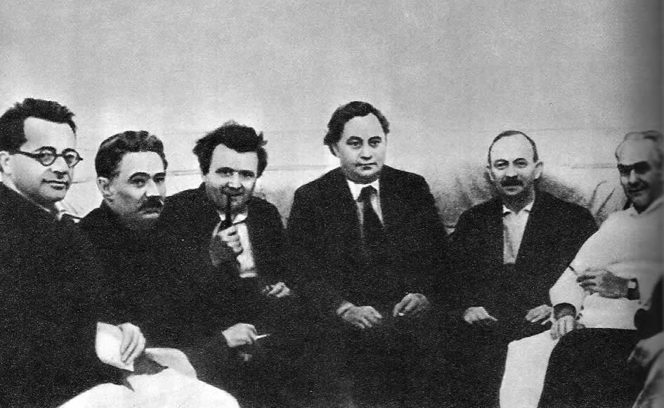 Секретариат ИККИ, избранный на VII конгрессе Коминтерна. Справа налево: В. Пик, О. Куусинен, Г. Димитров, К. Готвальд, Д. Мануильский, П. Тольятти. 1935 г
