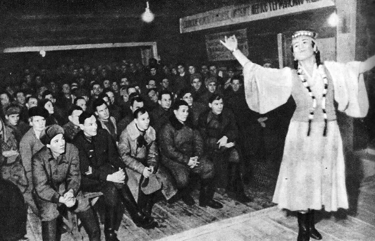 Концерт узбекских артистов. Западный фронт, декабрь 1942 г.