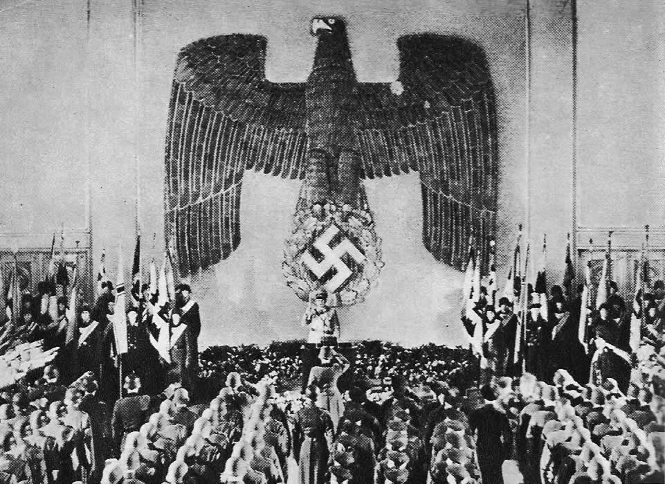 Г. Геринг, обращаясь к вооруженным силам Германии, прославляет их «героическую борьбу» в Сталинграде в то время, когда участь 6-й армии была уже решена. 30 января 1943 г.