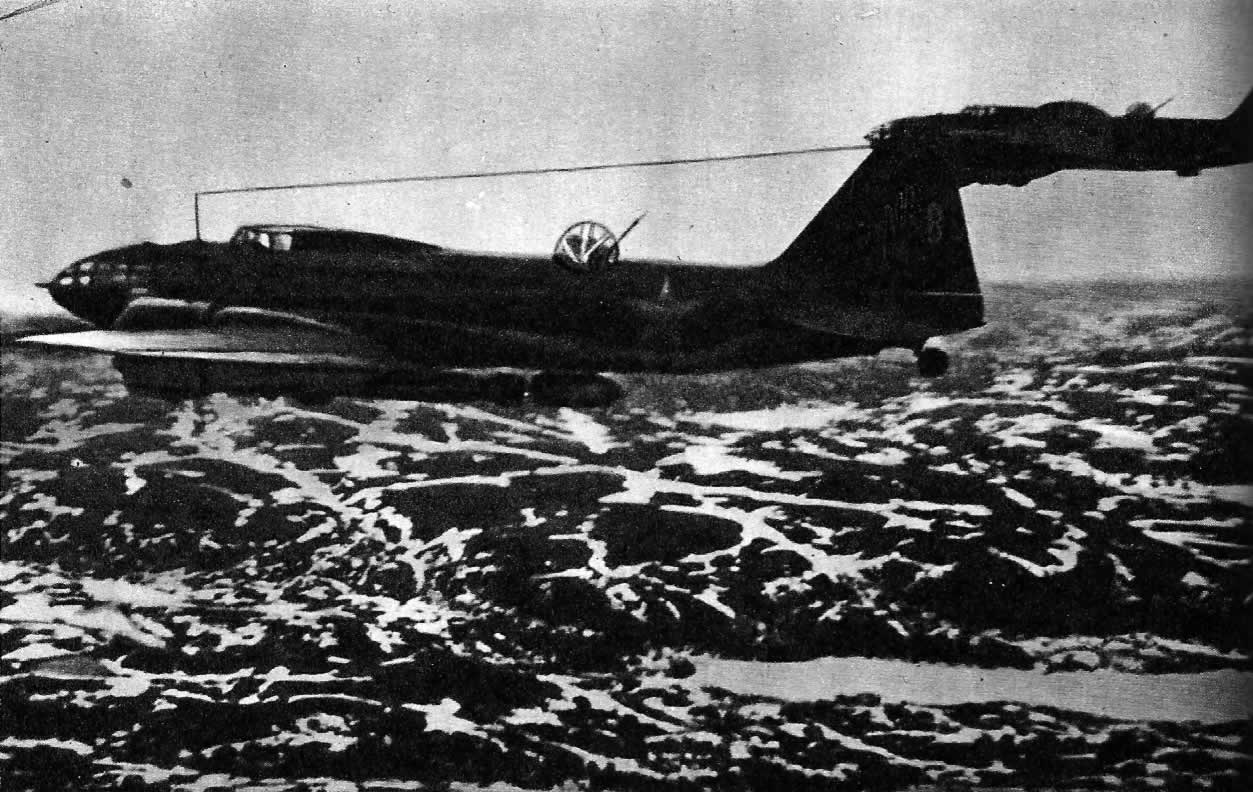 Торпедоносцы в полете, 1943 г.