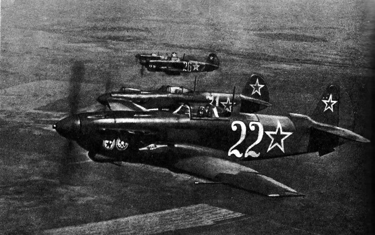 Дежурство в воздухе истребителей Як-3. 1943г.