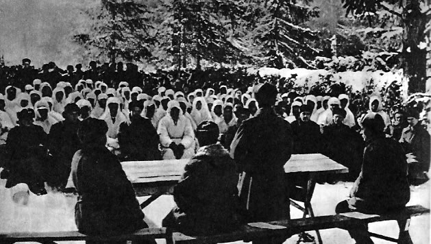 Партийное собрание перед контрнаступлением под Москвой. Западный фронт. Декабрь 1941 г.