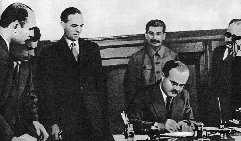 Подписание соглашения между правительствами СССР и Великобритании о совместных действиях в войне против Германии. Москва, 12 июля 1941 г.