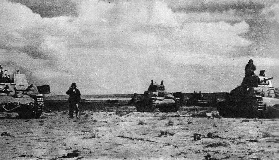 Наступление итальянских танков в Ливии. 1942 г.