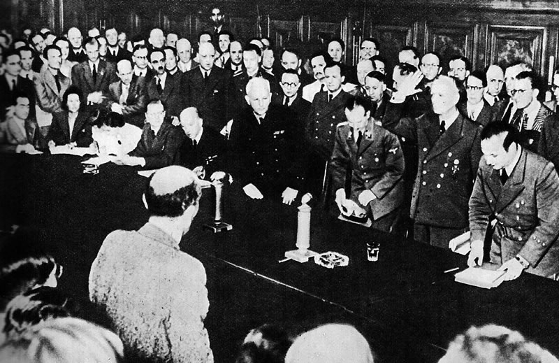Министр иностранных дел Германии И. Риббентроп на пресс-конференции сообщает о начале войны против СССР. 22 июня 1941 г.