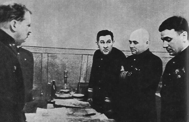 Командование Севастопольского оборонительного района. Слева направо: И. Е. Петров, П. А. Моргунов, Ф. С. Октябрьский, Н. А. Остряков. Декабрь 1941 г.