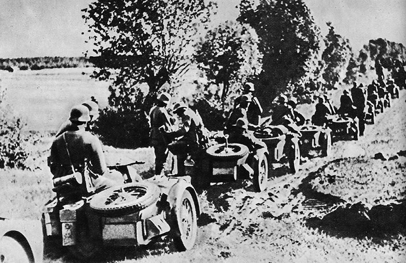 Сосредоточение немецко-фашистских войск вдоль советских границ перед вторжением. Июнь 1941г. 