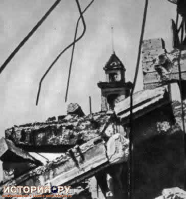 Китайский храм после обстрела японской корабельной артиллерией. Шанхай. Октябрь 1937