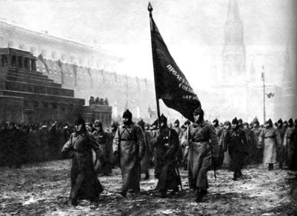 Парад войск на Красной площади в день 8-й годовщины Великой Октябрьской социалистической революции. Москва. 1925 г